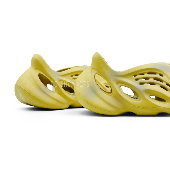 Унисекс кроссовки для бега Adidas Yeezy Foam Runer Yellow/Grey
