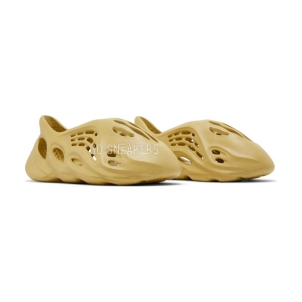Унисекс кроссовки для бега Adidas Yeezy Foam RNNR Sulfur
