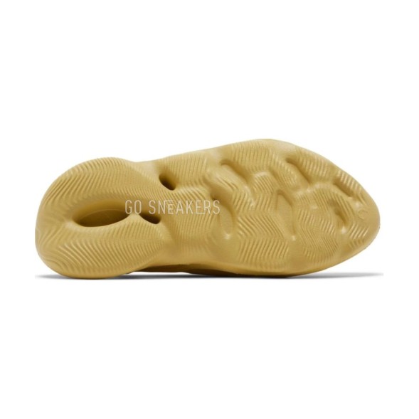 Унисекс кроссовки для бега Adidas Yeezy Foam RNNR Sulfur